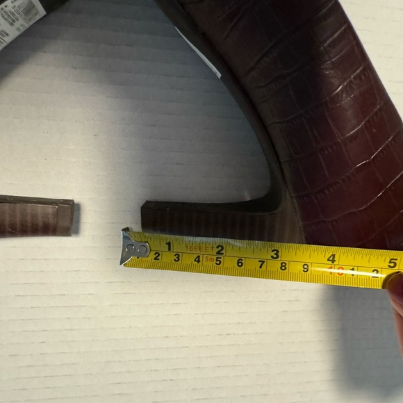 Collection by Clark’s size 10 women’s burgundy heels pumps shoes office dressy - Picture 5 of 9